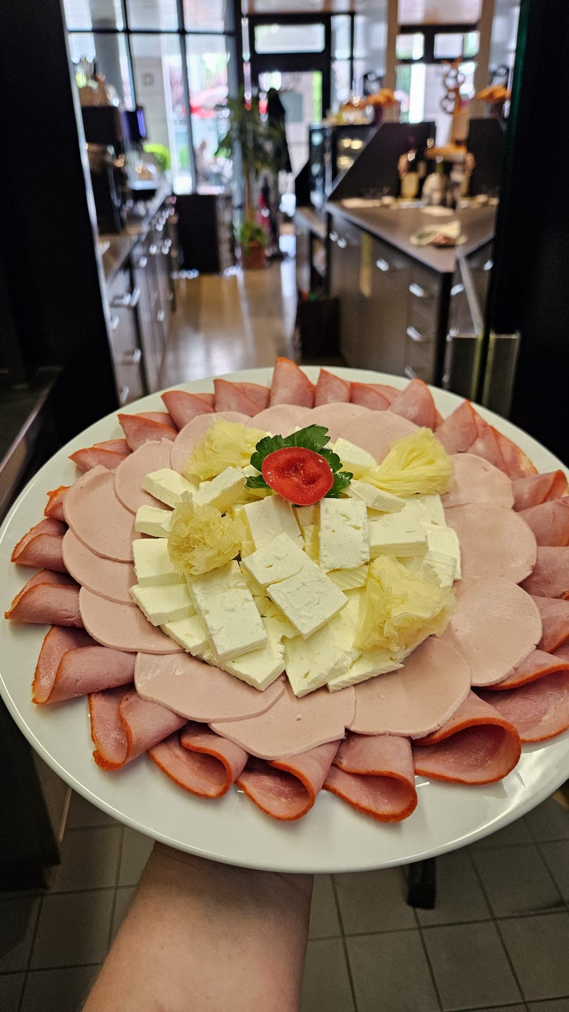 Fleisch- und Käseplättli